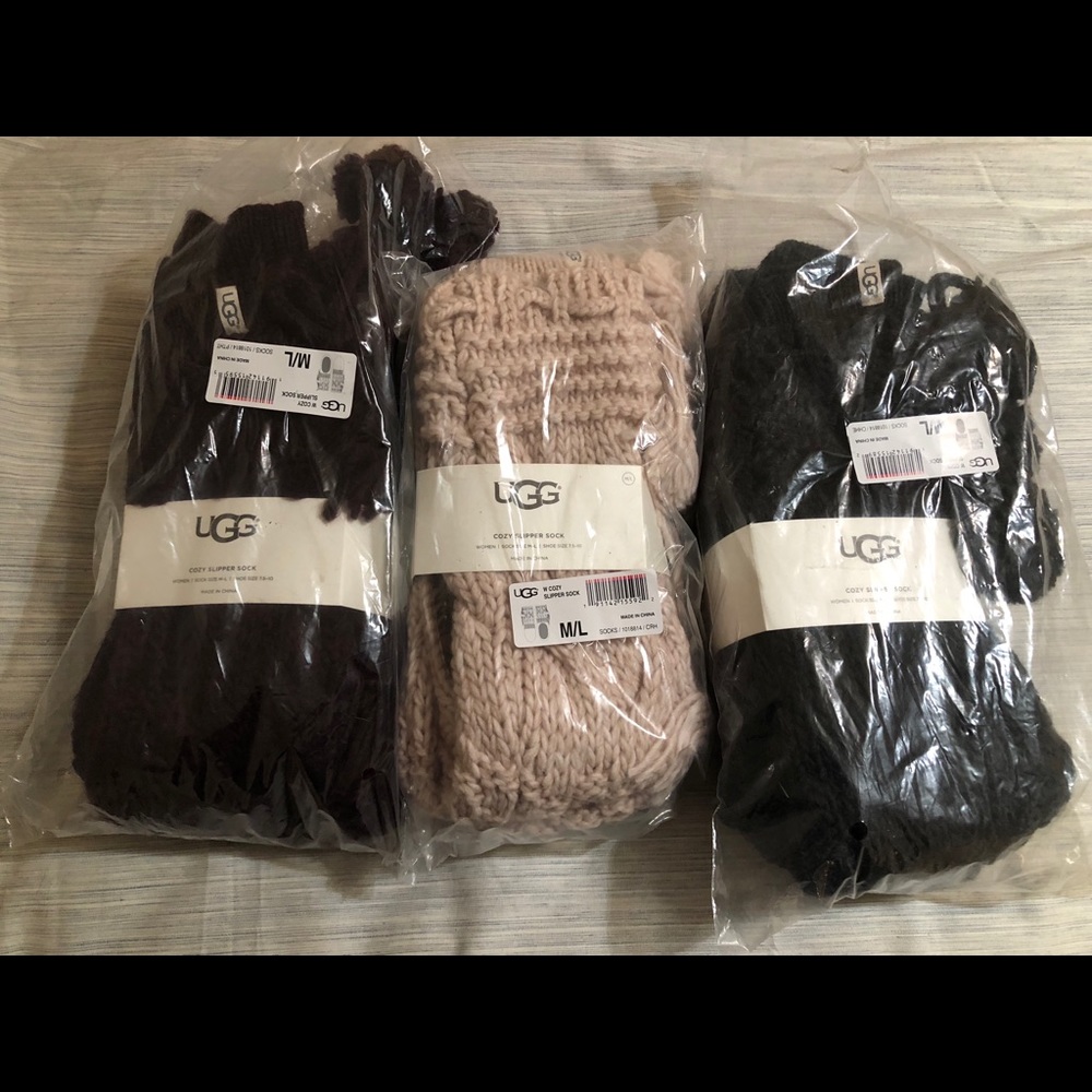 ❌❌❌SOLD OUT UGG Cozy Slipper Sock W/ Pompom - Picture 8 of 8